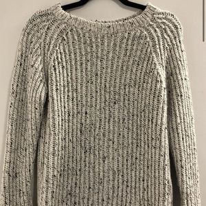 Long sleeve knitted top.
